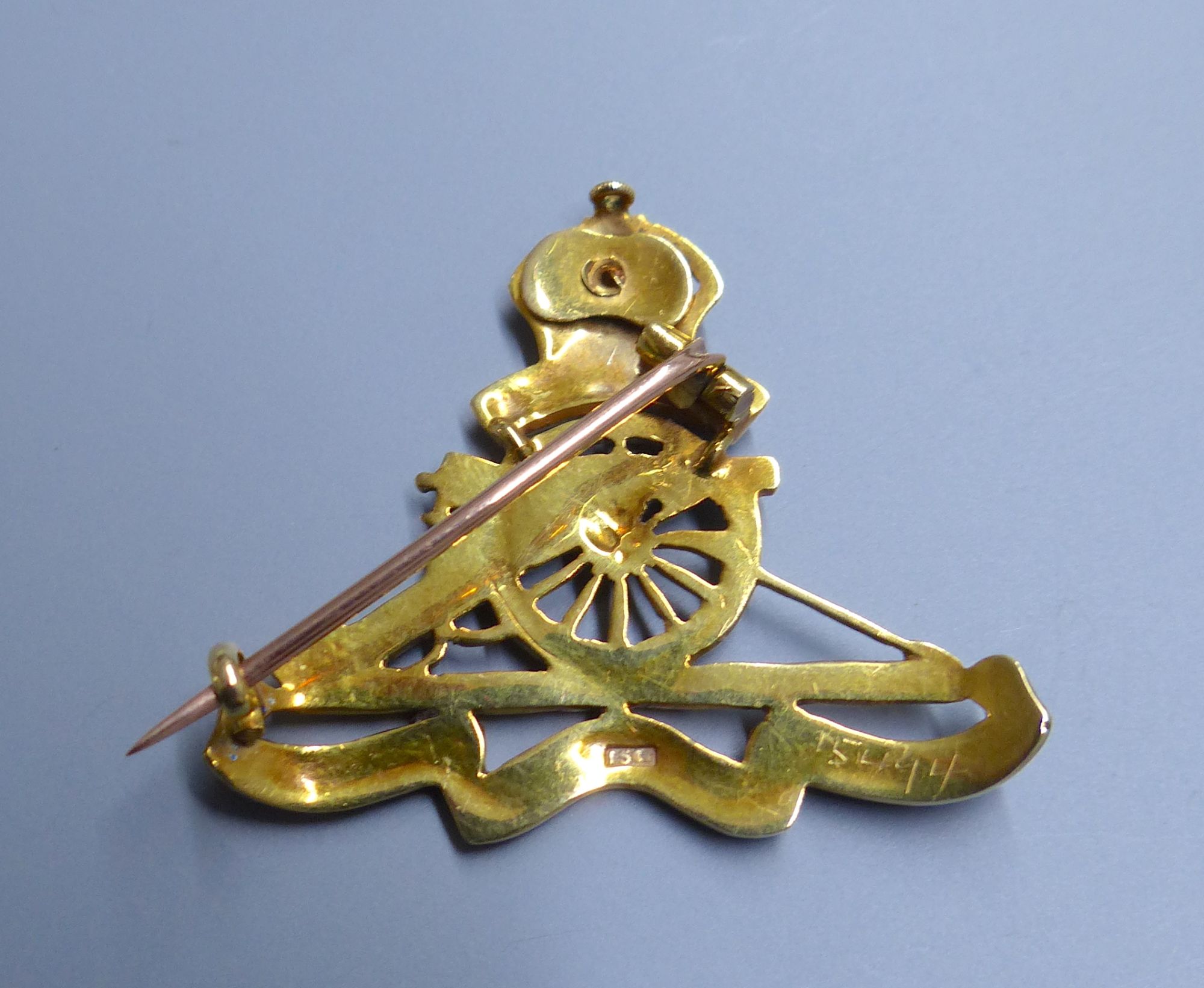 A cased early 20th century 15ct and four colour enamel Royal Artillery sweethearts brooch, width 34mm, gross 6.3 grams.